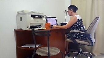 Hd Video Of Female Orgasm And Cunnilingus In Office Setting