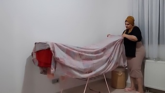 I'M Attracted To My Stepmother'S Curvy Butt