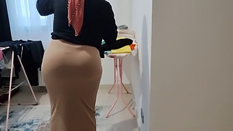 Stepdaughter'S Desire To Have Sex With Her Curvy Stepmother'S Buttocks